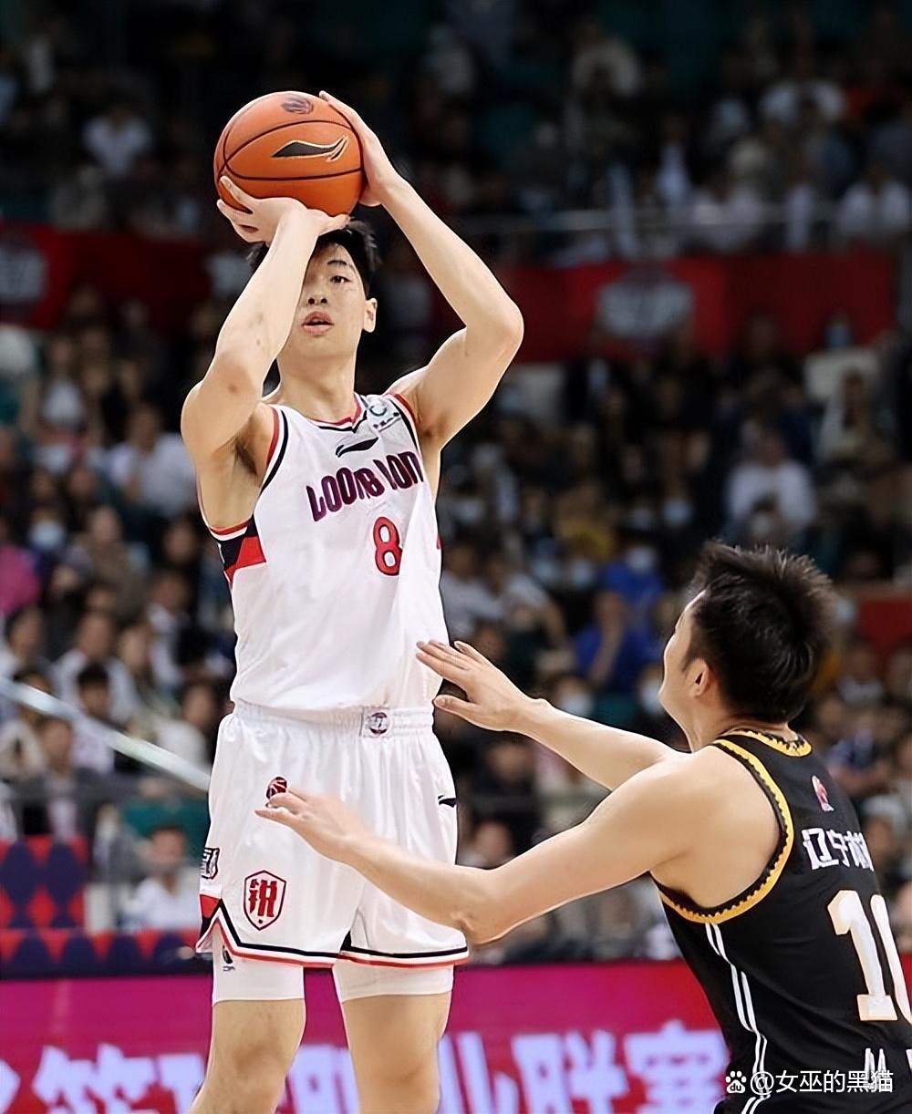 江苏男篮发布备战花絮，官宣日防线松动，西甲任务艰巨，赛季目标并未改变的简单介绍