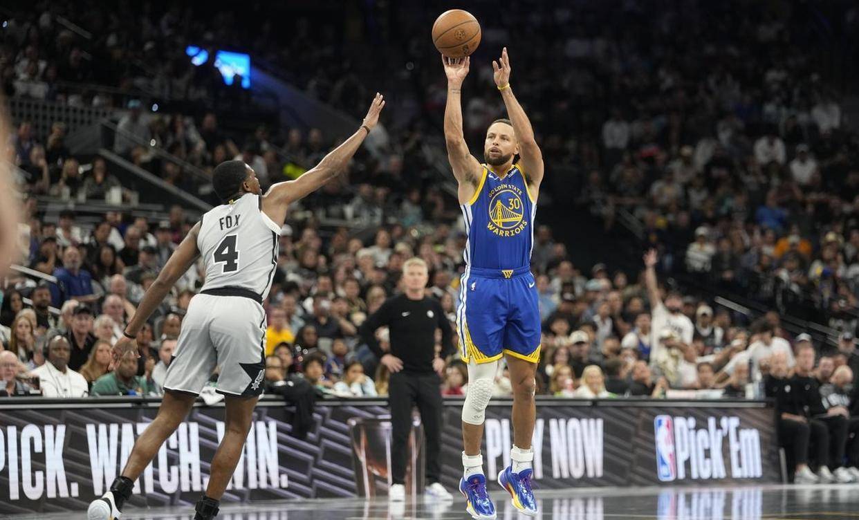 BB体育-库里迎来七赛季出色发挥，巴黎圣日耳曼观众热烈欢呼！上演精彩一战的简单介绍