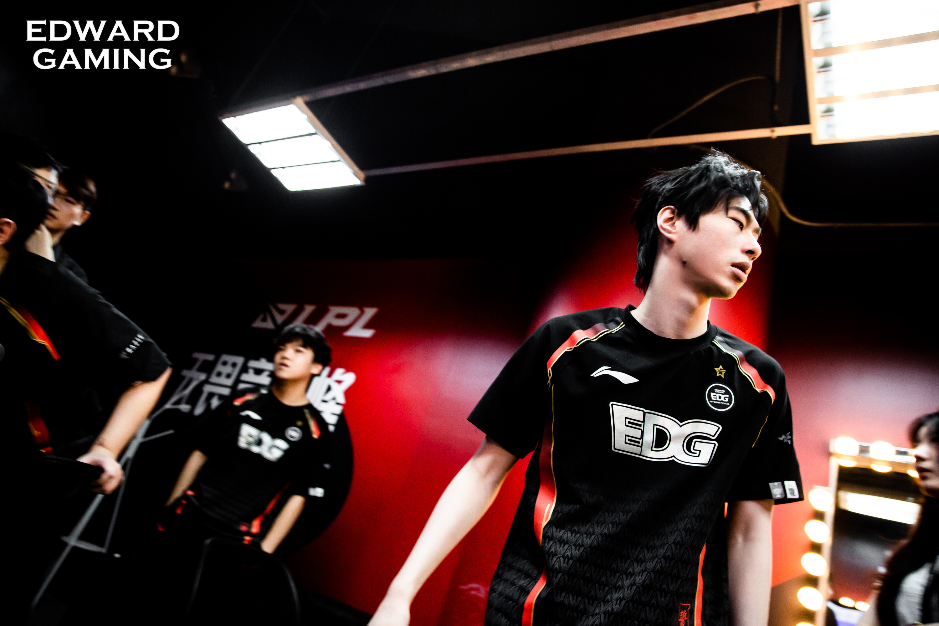 包含Uzi回归赛场,爆冷首场状态亮眼,IG观众沸腾!的词条 包含Uzi回归赛场,爆冷首场状态亮眼,IG观众沸腾!的词条