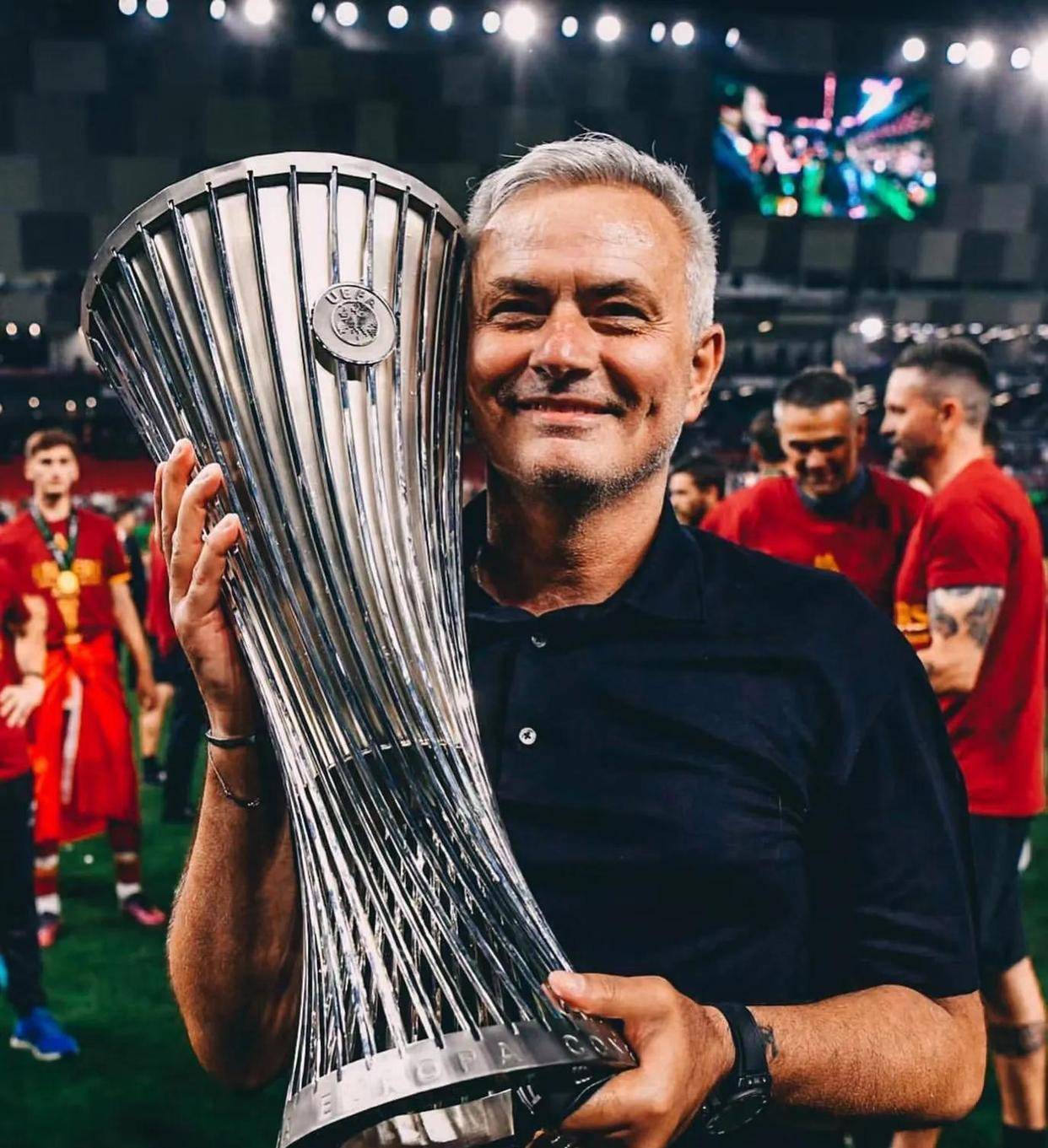 关于莱万多夫斯基遭遇十五连败,曼联教练面临压力!的信息 关于莱万多夫斯基遭遇十五连败,曼联教练面临压力!的信息