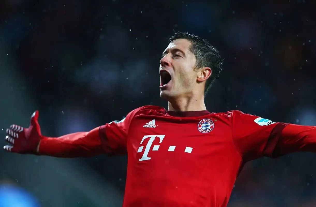 贝博体育-莱万多夫斯基遭遇十五连败，曼联教练面临压力！的简单介绍